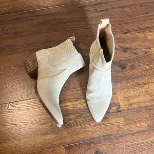 Madewell The Western Ankle Boot in Suede